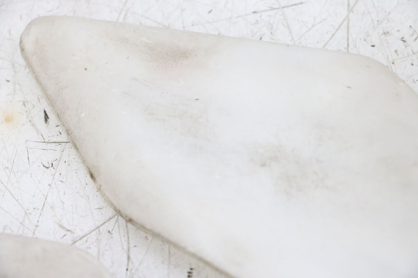 photo de CACHE CHASSIS LATERAL HONDA NSR R 125 (1994 - 2003) - État de surface