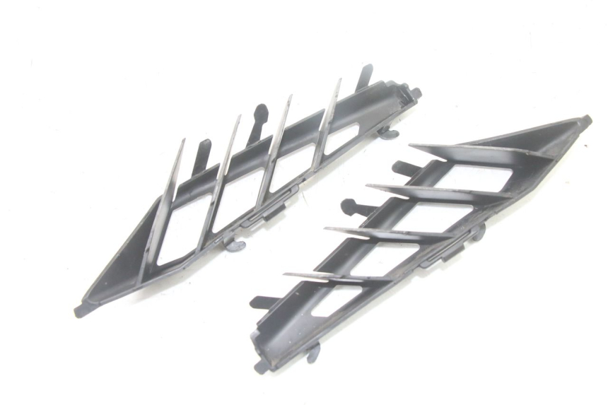 photo de CACHE CHASSIS LATERAL PEUGEOT SPEEDFIGHT 3 LC 2T 50 (2009 - 2015) - Zoom état d’usage