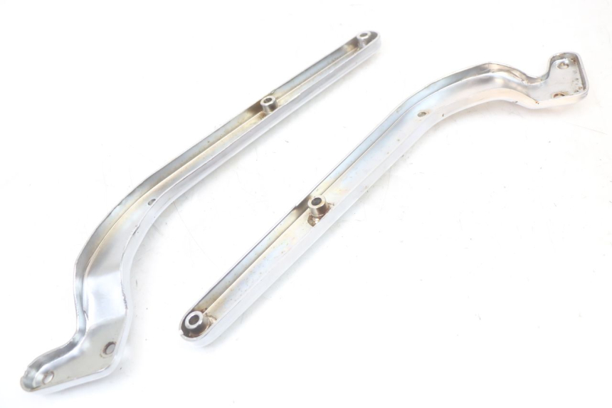 photo de CACHE CHASSIS LATERAL REGAL RAPTOR SPYDER 125 (2010 - 2018) - Gros plan technique