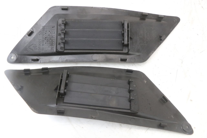 photo de CACHE CHASSIS LATERAL GILERA RUNNER SP 50 (2009 - 2017) - Détail de la pièce