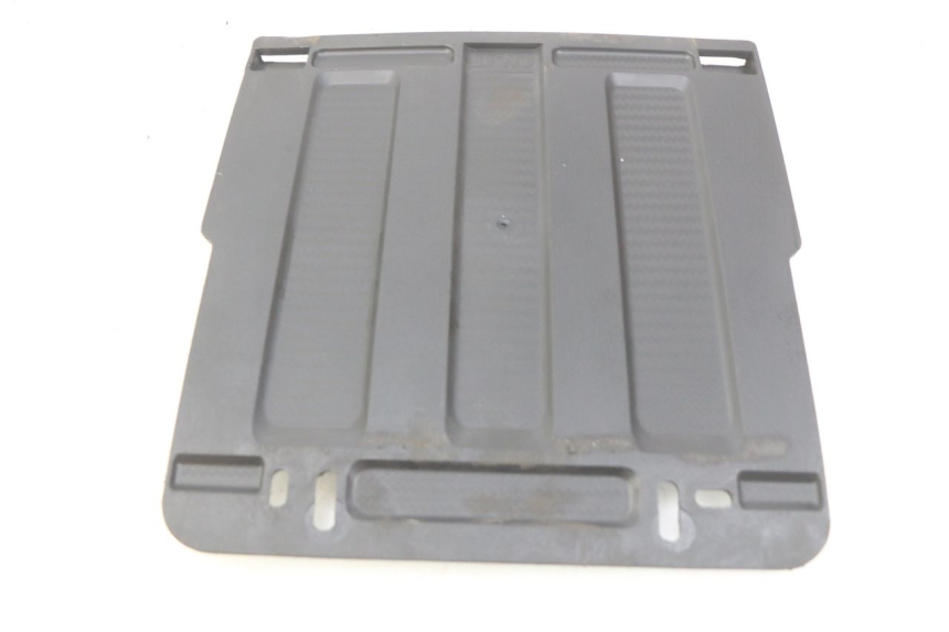 photo de CACHE CHASSIS LATERAL LVNENG S5 1 (2019 - 2023) - Zoom état d’usage