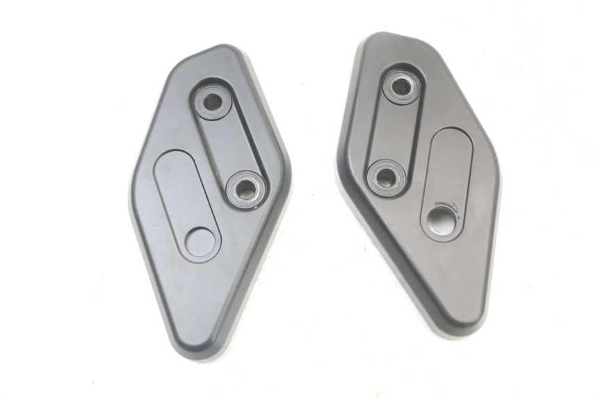 photo de CACHE CHASSIS LATERAL ROYAL ENFIELD SCRAM 411 (2022 - 2024) - Zoom état d’usage