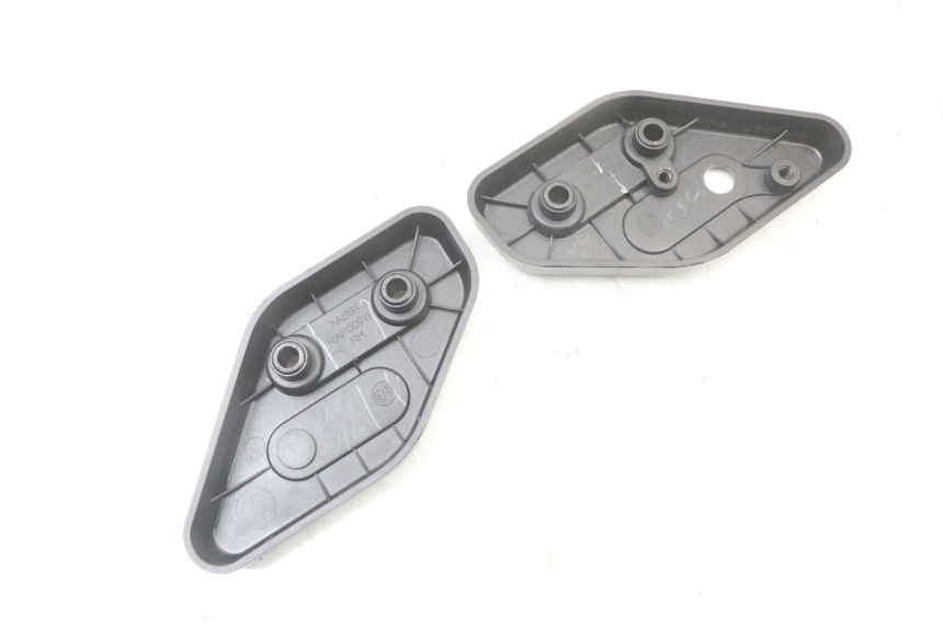 photo de CACHE CHASSIS LATERAL ROYAL ENFIELD SCRAM 411 (2022 - 2024) - Autre angle de vue