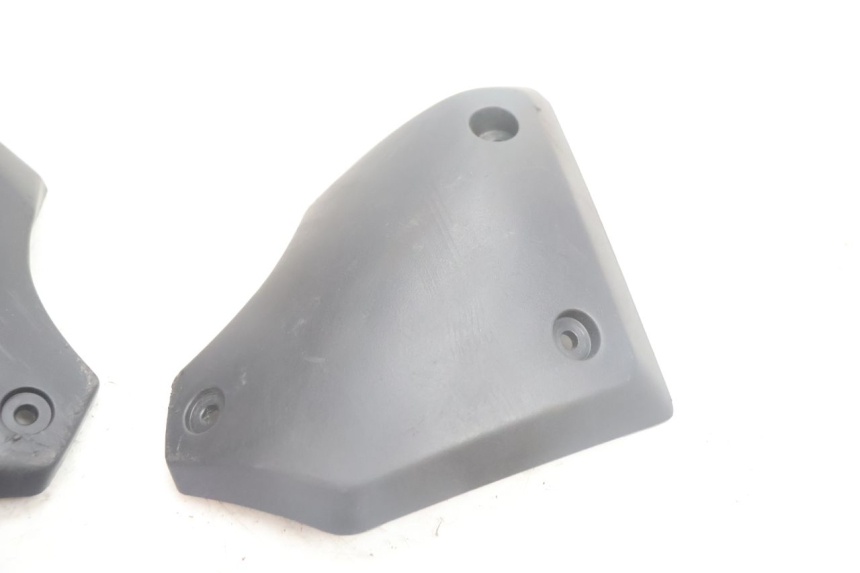 photo de CACHE CHASSIS LATERAL PEUGEOT STREETZONE NAKED 2T 50 (2014 - 2018) - Autre angle de vue