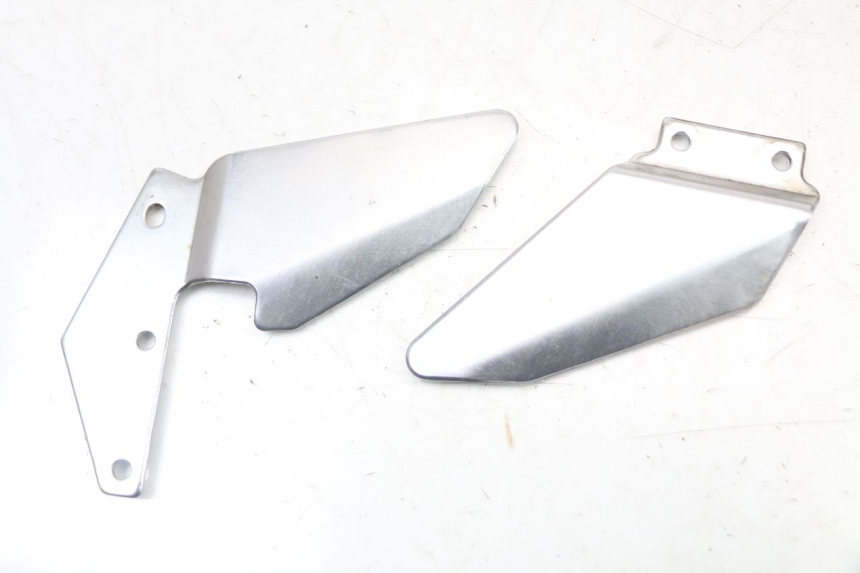 photo de CACHE CHASSIS LATERAL SUZUKI GS F 500 (2004 - 2007) - Détail de la pièce