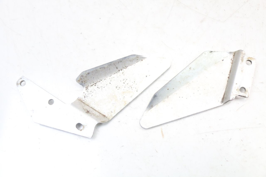 photo de CACHE CHASSIS LATERAL SUZUKI GS F 500 (2004 - 2007) - Zoom état d’usage