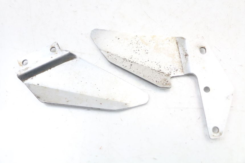 photo de CACHE CHASSIS LATERAL SUZUKI GS F 500 (2004 - 2007) - Autre angle de vue