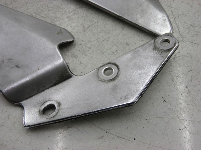 photo de CACHE CHASSIS LATERAL SUZUKI GS GSE 500 (2001 - 2003) - Détail de la pièce