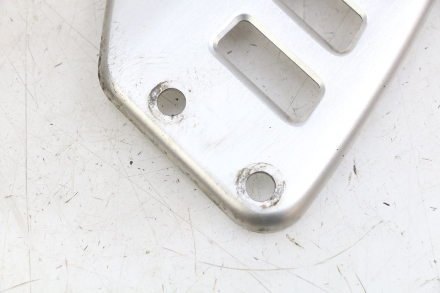 photo de CACHE CHASSIS LATERAL SUZUKI SV N 650 (1999 - 2002) - Zoom état d’usage