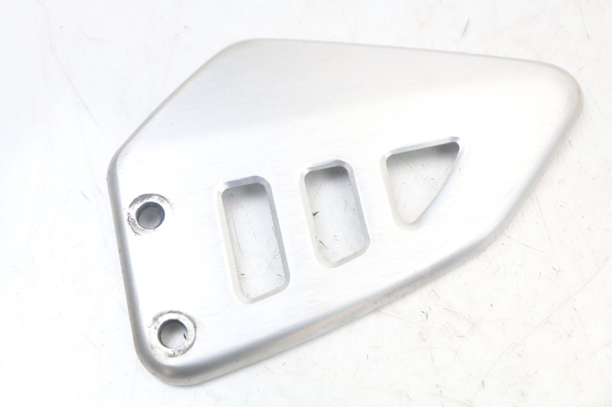 photo de CACHE CHASSIS LATERAL SUZUKI SV N 650 (1999 - 2002) - Zoom état d’usage