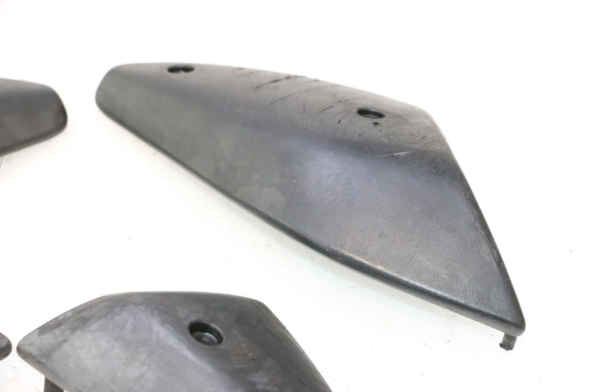 photo de CACHE CHASSIS LATERAL PEUGEOT TREKKER 50 (1995 - 2004) - Zoom état d’usage