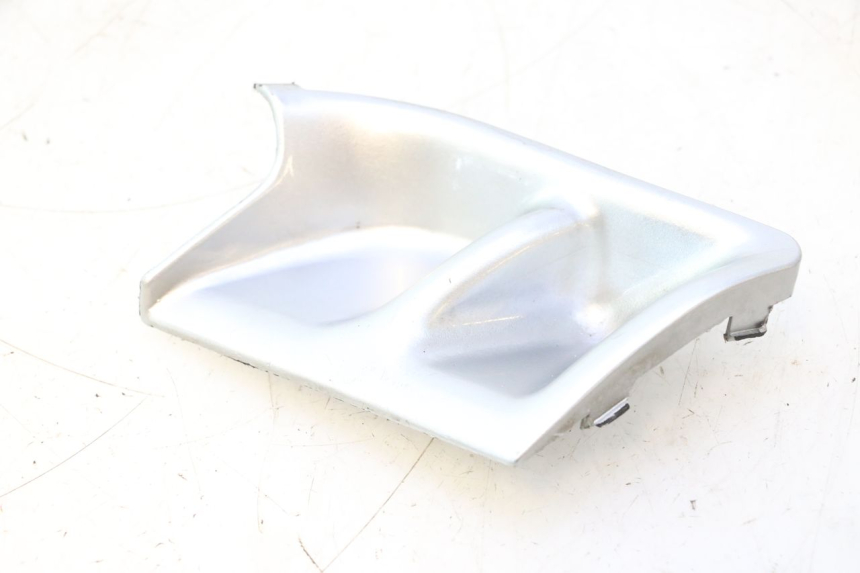 photo de CACHE CHASSIS LATERAL PIAGGIO TYPHOON 50 (1993 - 1999) - Points de fixation