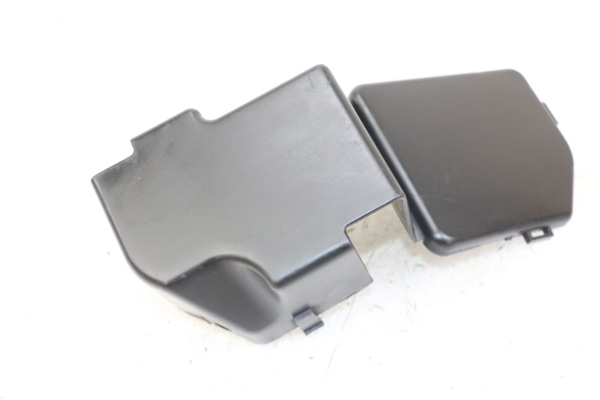 photo de CACHE CHASSIS LATERAL YAMAHA FZS FAZER 600 (2001 - 2003) - Zoom état d’usage