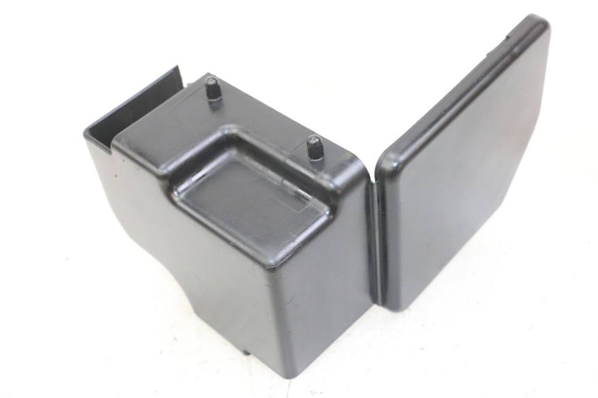 photo de CACHE CHASSIS LATERAL YAMAHA FZS FAZER 600 (2001 - 2003) - Autre angle de vue