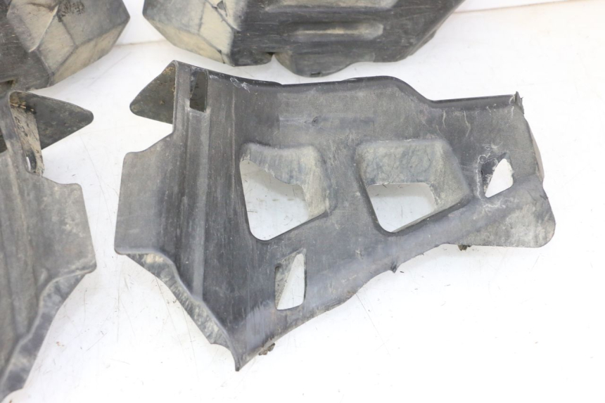 photo de CACHE CHASSIS LATERAL YAMAHA YFM GRIZZLY 550 (2008 - 2015) - Détails caractéristiques