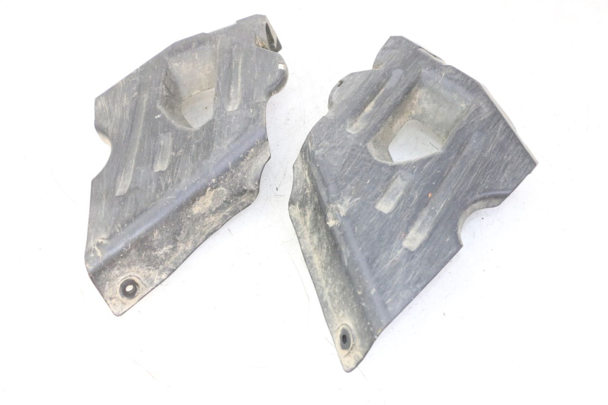 photo de CACHE CHASSIS LATERAL YAMAHA YFM GRIZZLY 550 (2008 - 2015) - Gros plan technique