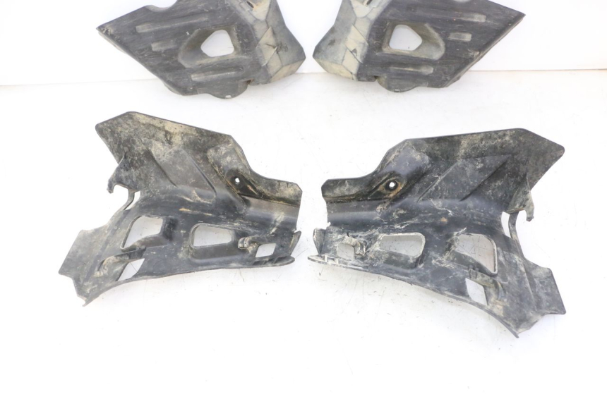 photo de CACHE CHASSIS LATERAL YAMAHA YFM GRIZZLY 550 (2008 - 2015) - Marquages et références
