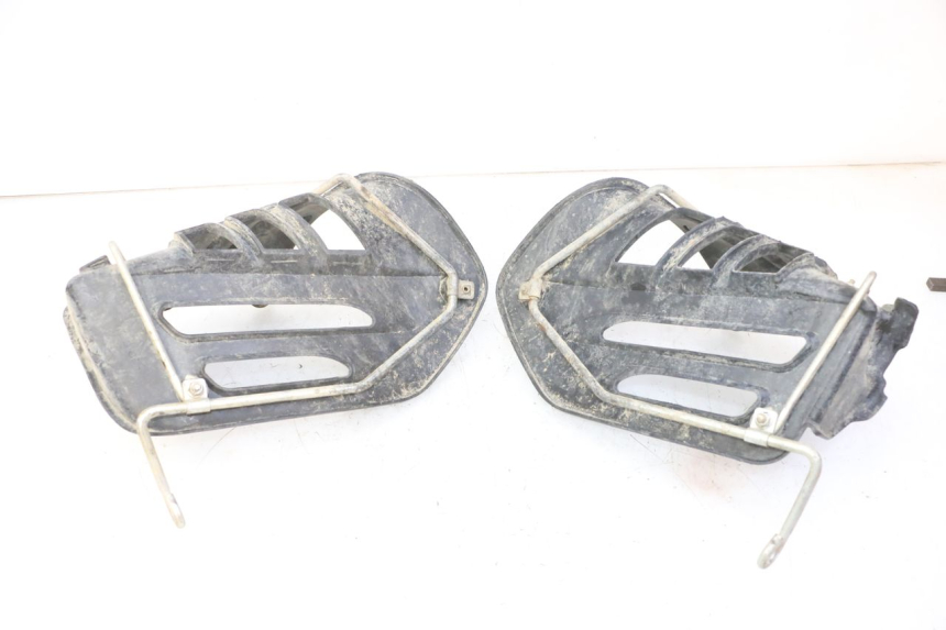 photo de CACHE CHASSIS LATERAL YAMAHA YFM R RAPTOR 250 (2008 - 2014) - Gros plan technique