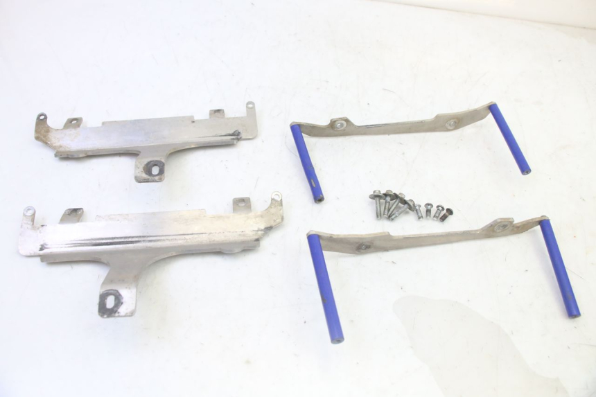 photo de CACHE CHASSIS LATERAL YAMAHA YZ-F YZF 250 (2014 - 2018) - Détail de la pièce