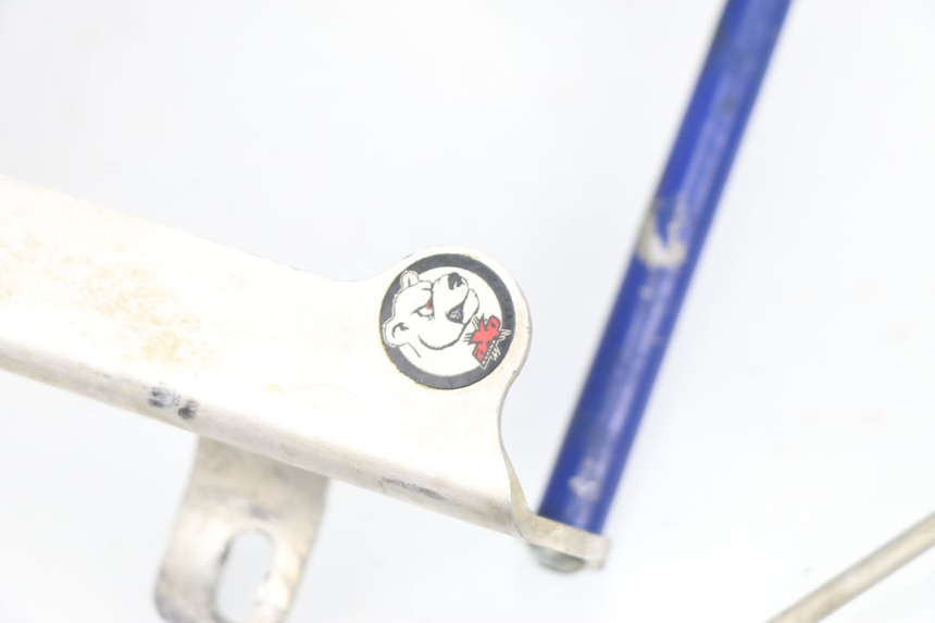 photo de CACHE CHASSIS LATERAL YAMAHA YZF YZ-F 450 (2006 - 2009) - Gros plan technique