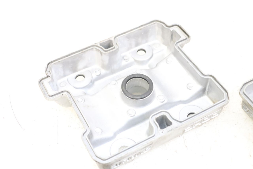 photo de Valve cover HYOSUNG GV AQUILA 125 (2000 - 2009) - Points de fixation