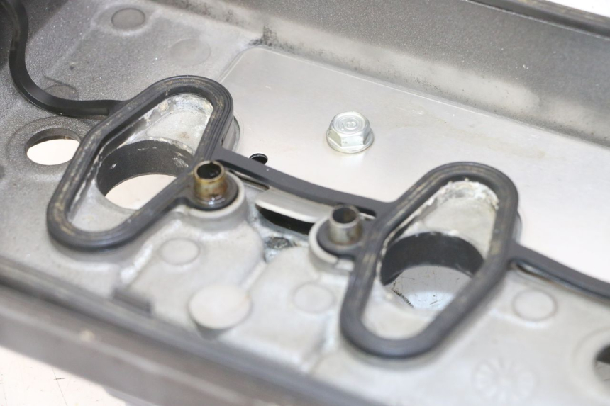 photo de CACHE CULBUTEUR HONDA CB R 1000 (2018 - 2023) - État de surface