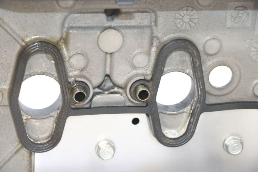 photo de CACHE CULBUTEUR HONDA CB R 1000 (2018 - 2023) - Marquages et références