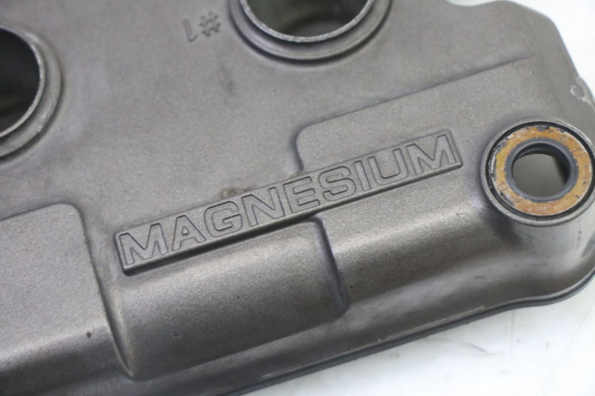 photo de CACHE CULBUTEUR HONDA CBR RR FIREBLADE 900 (1992 - 1994) - Gros plan technique