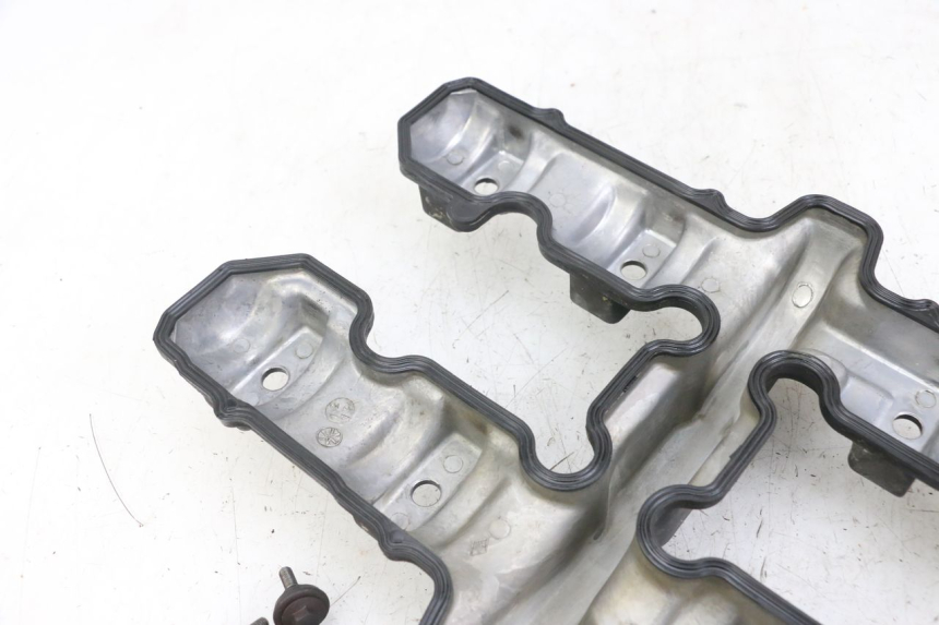 photo de CACHE CULBUTEUR YAMAHA FJ 3CX 1200 (1986 - 1996) - Gros plan technique