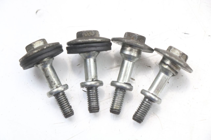 photo de CACHE CULBUTEUR PIAGGIO FLY 4T 50 (2004 - 2010) - Points de fixation