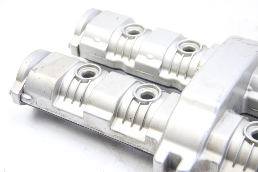 photo de CACHE CULBUTEUR YAMAHA FZS FAZER 600 (2001 - 2003) - Points de fixation