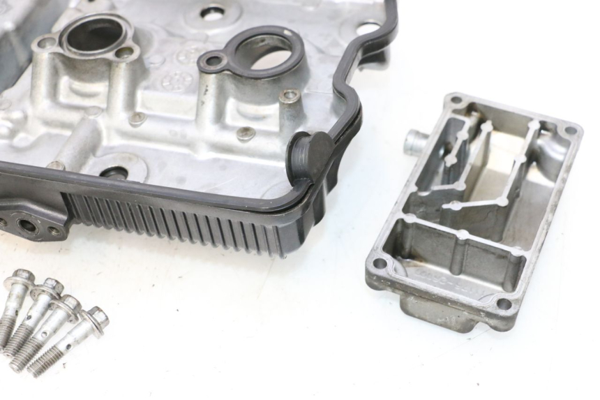 photo de CACHE CULBUTEUR SUZUKI GSF N BANDIT 1200 (2001 - 2005) - Autre angle de vue