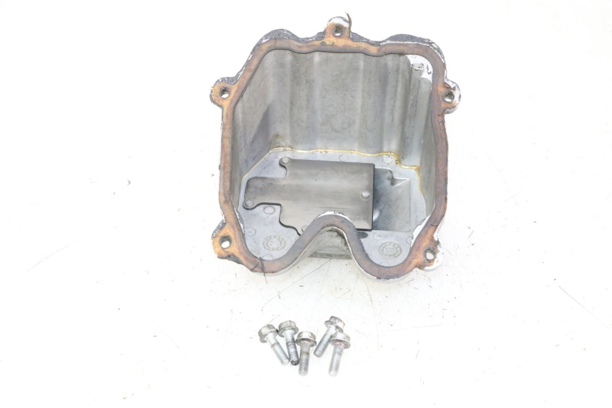 photo de CACHE CULBUTEUR PEUGEOT SATELIS 125 (2010 - 2012) - Autre angle de vue