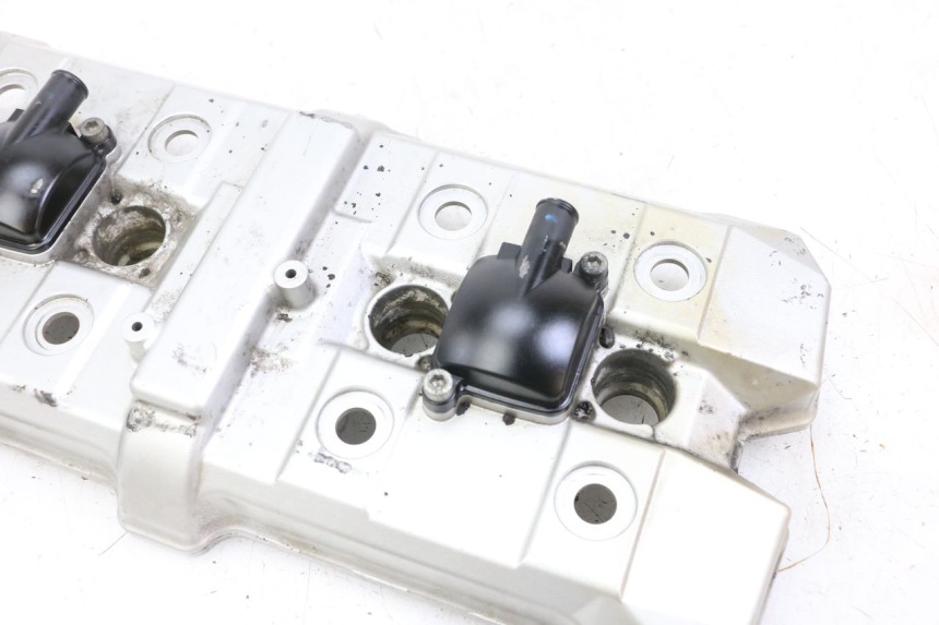 photo de CACHE CULBUTEUR SUZUKI GSX F GSXF 650 (2007 - 2015) - Gros plan technique