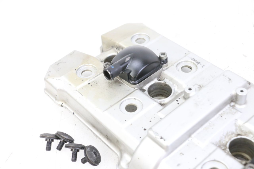 photo de CACHE CULBUTEUR SUZUKI GSX F GSXF 650 (2007 - 2015) - Points de fixation