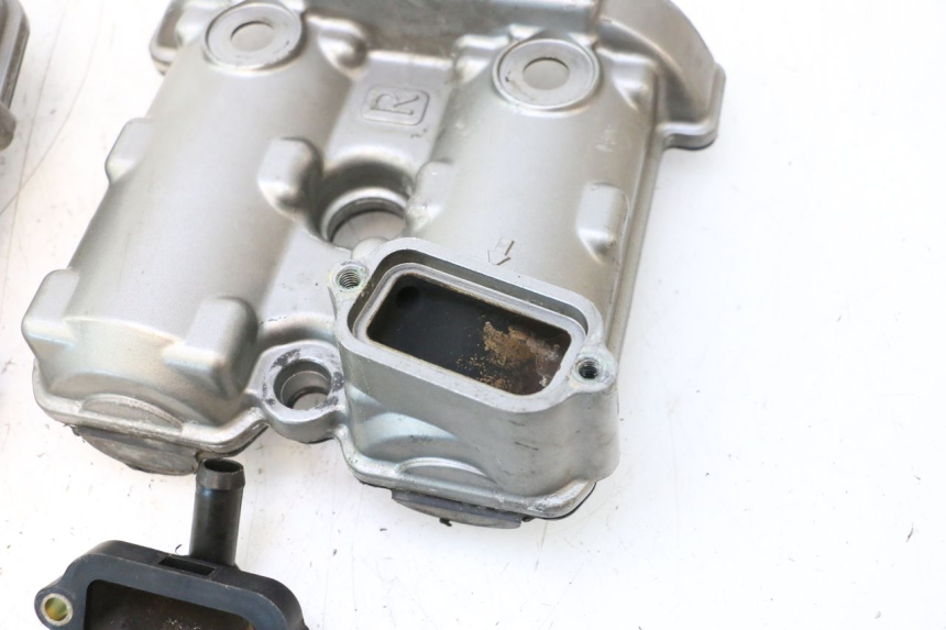 photo de CACHE CULBUTEUR SUZUKI SV S 650 (2003 - 2009) - Gros plan technique