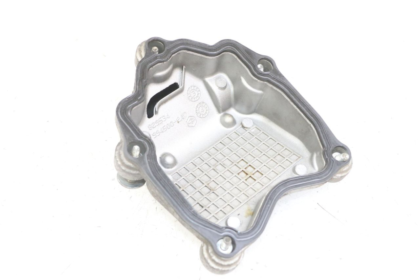 photo de CACHE CULBUTEUR PIAGGIO VESPA GRANTURISMO 200 (2004 - 2005) - Détail de la pièce