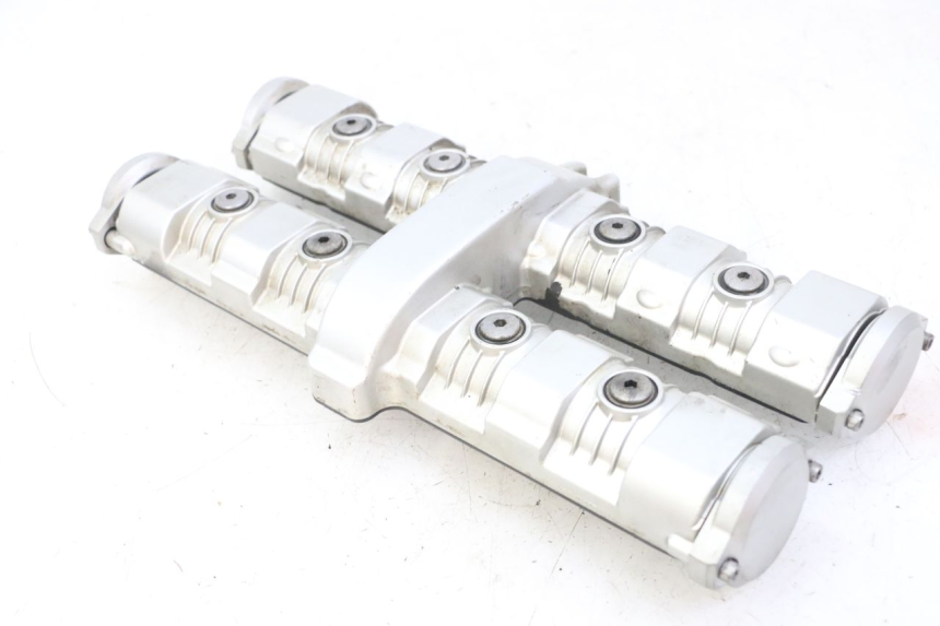 photo de CACHE CULBUTEUR YAMAHA FZS FAZER 600 (2001 - 2003) - Points de fixation