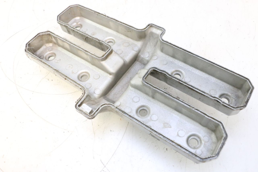 photo de CACHE CULBUTEUR YAMAHA YZF R GENESIS 750 (1993 - 1998) - Gros plan technique
