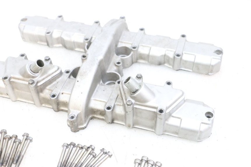 photo de CACHE CULBUTEUR KAWASAKI ZR 7 750 (1999 - 2004) - Gros plan technique