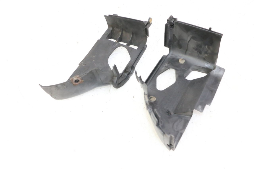 photo de CACHE CYLINDRE KYMCO AGILITY 4T 50 (2018 - 2022) - Points de fixation