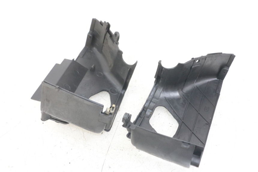 photo de CACHE CYLINDRE PEUGEOT KISBEE 4T 50 (2010 - 2017) - Points de fixation