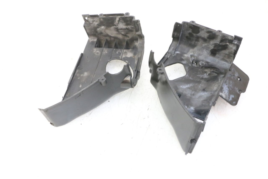 photo de CACHE CYLINDRE PEUGEOT VIVACITY 125 (2010 - 2017) - Gros plan technique