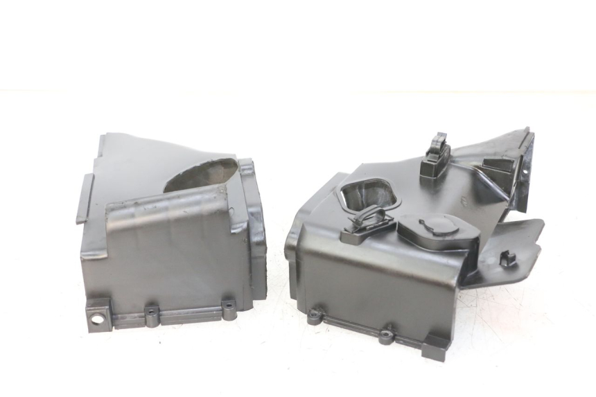 photo de CACHE CYLINDRE PEUGEOT VIVACITY 125 (2010 - 2017) - Points de fixation