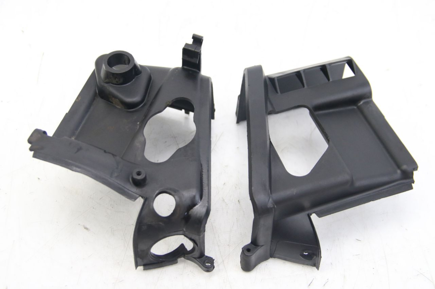 photo de CACHE CYLINDRE APRILIA SCARABEO 4T 50 (2009 - 2017) - Points de fixation