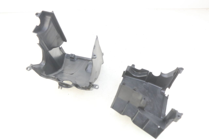 photo de CACHE CYLINDRE PEUGEOT TWEET 125 (2010 - 2017) - Gros plan technique