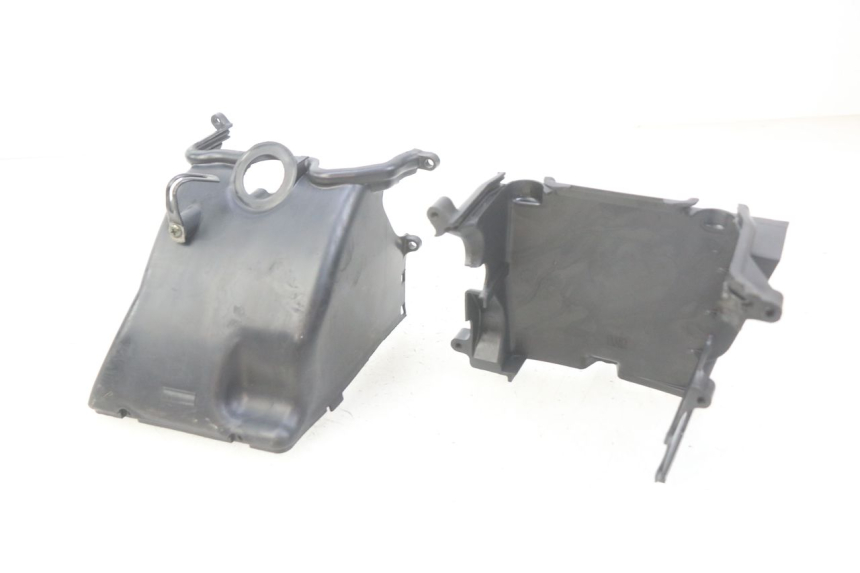 photo de CACHE CYLINDRE PEUGEOT TWEET 125 (2010 - 2017) - Vue d’ensemble