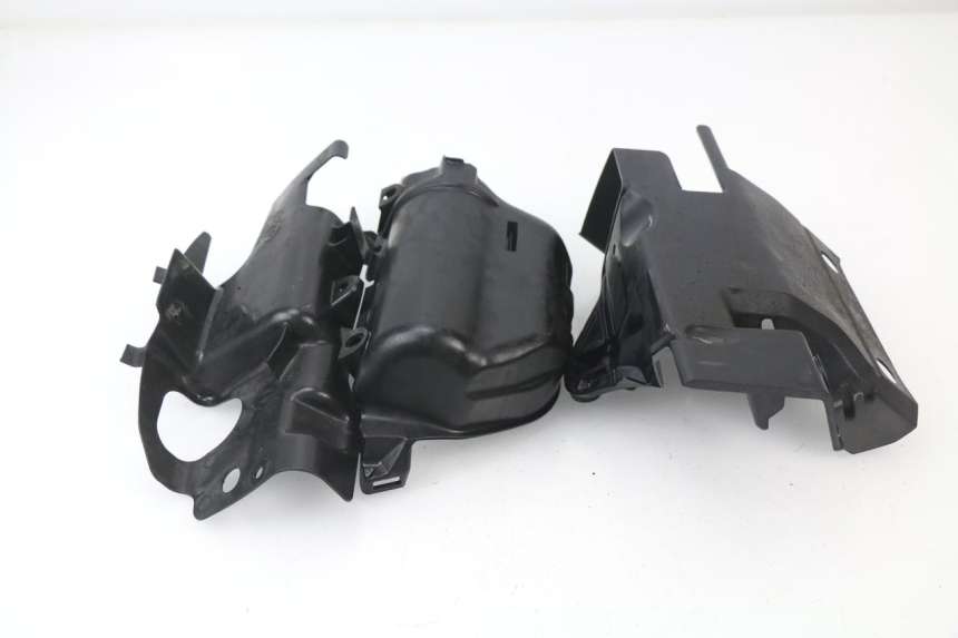 photo de CACHE CYLINDRE HONDA VFR F 1200 (2010 - 2015) - Autre angle de vue