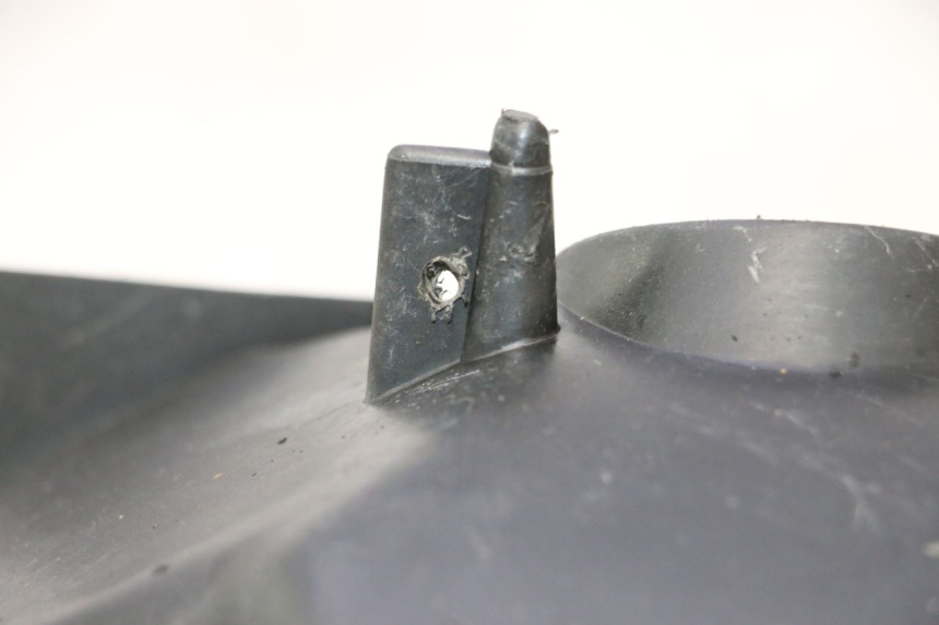 photo de CACHE CYLINDRE PEUGEOT VIVACITY 50 (1998 - 2003) - Gros plan technique