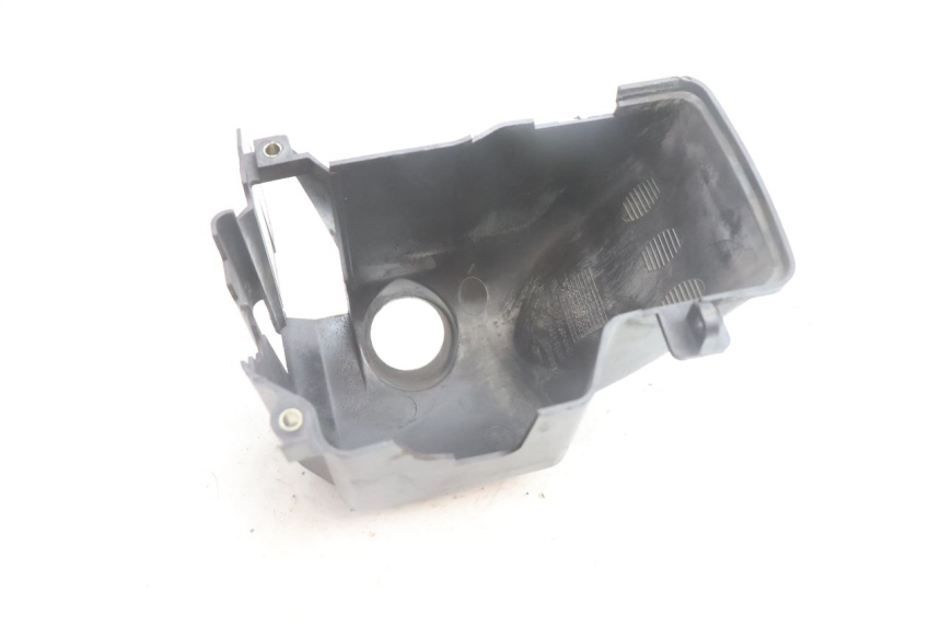 photo de CACHE CYLINDRE PEUGEOT VIVACITY 100 (1999 - 2008) - Gros plan technique